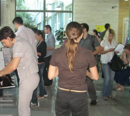 32 de persoane angajate pe loc, la Bursa locurilor de muncă